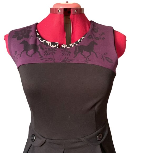 EVE LAVOIE - Asymmetrical short sleeveless dress black and burgundy  horse print - Picture 2 of 12